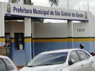 Fachada da Prefeitura Municipal de São Gabriel do Oeste (Foto: Idest, JWC) 