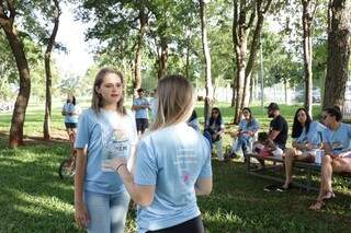 Duas vezes por ano ela reúne voluntários no Parque das Nações para conscientizar as pessoas sobre a diabetes (Foto: Kimberly Teodoro)