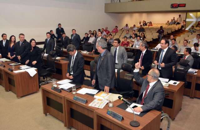 Frente Parlamentar dos Idosos ir&aacute; anunciar calend&aacute;rio para 2016