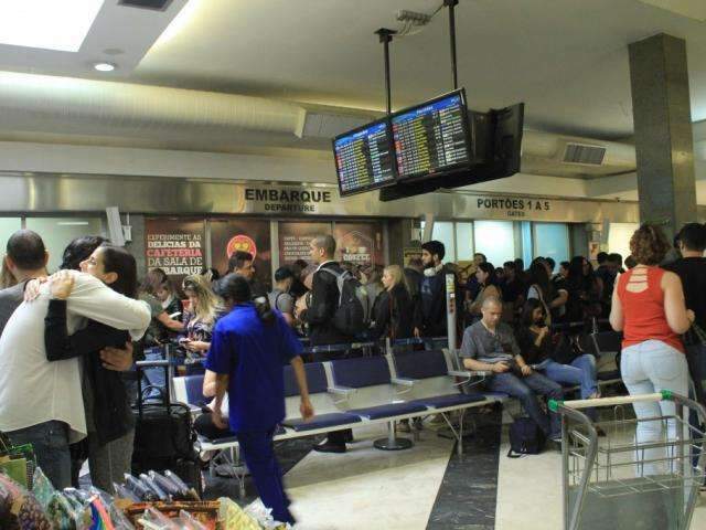 Aeroporto funciona sem restri&ccedil;&otilde;es e com nove voos previstos neste s&aacute;bado