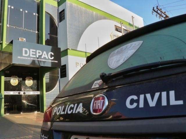 Dupla agride jovem de 21 anos com socos e chutes durante assalto