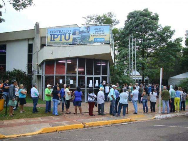 Prefeitura descarta nova taxa por ora e afirma que vai assumir custo do lixo
