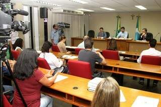 Grupo iniciou discussão de novo projeto após reunião da comissão de educação (Foto: Wagner Guimarães/ALMS)