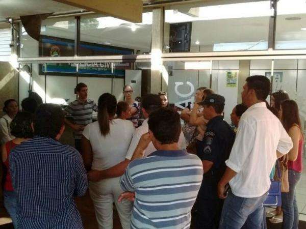 Candidatos procuram a pol&iacute;cia e reclamam de confus&atilde;o de concurso