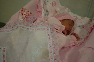 Maria Paula Balbuíno nasceu de cesariana, com 43 centímetros, às 3h20 na Maternidade Cândido Mariano  (Foto: Aline Araújo)
