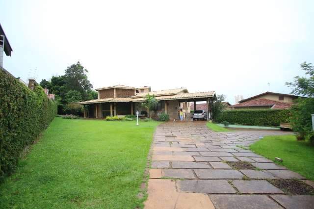 Casa com porteira de fazenda e sino no lugar da campainha &eacute; a paz de Maria