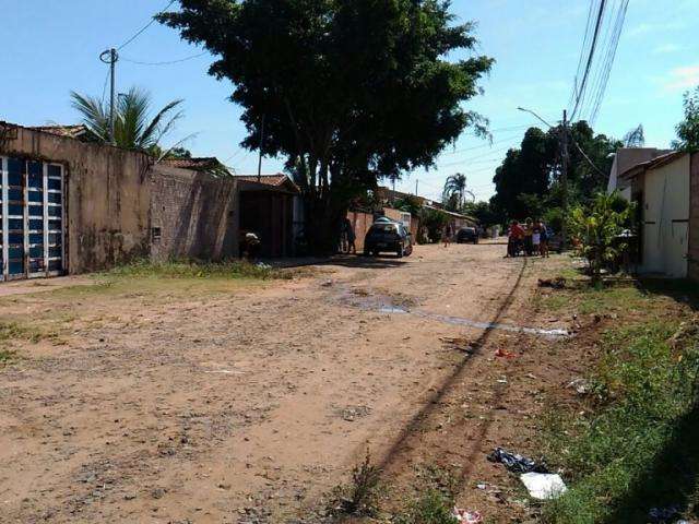 Vizinhos amanhecem de luto por morte de jovens em avenida