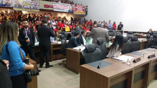 Servidores da educa&ccedil;&atilde;o ter&atilde;o encontro com governo para discutir incorpora&ccedil;&atilde;o