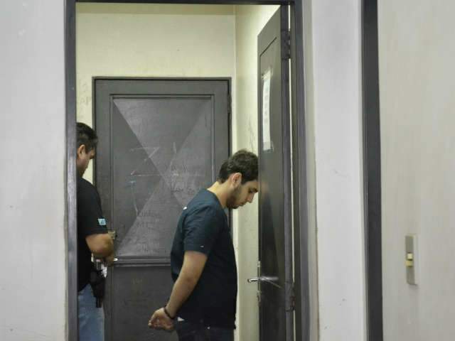  Defesa de jovem que matou no tr&acirc;nsito pede habeas corpus e denuncia algemas 