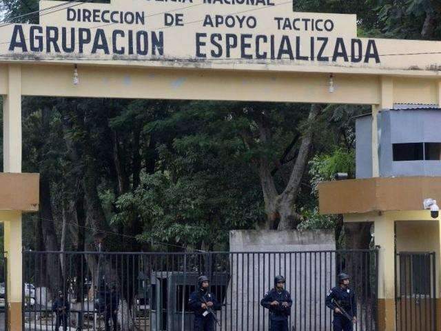 Paraguai transfere quatro presos de quartel onde brasileiro matou mulher