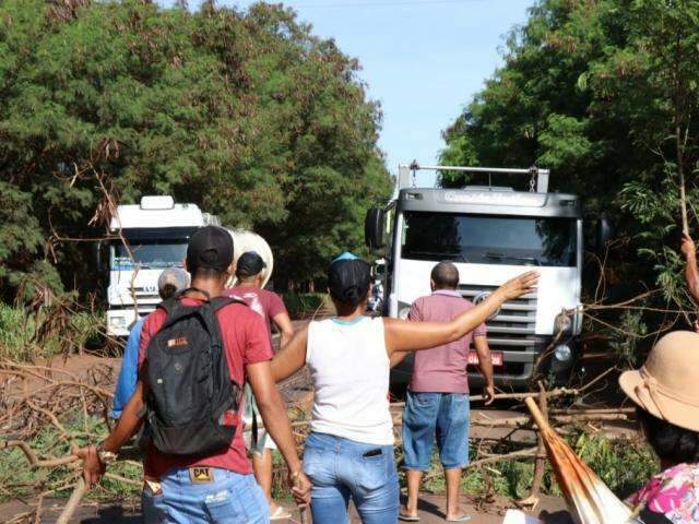 Ap&oacute;s bloqueio por manifesta&ccedil;&atilde;o contra despejo, BR-262 est&aacute; liberada