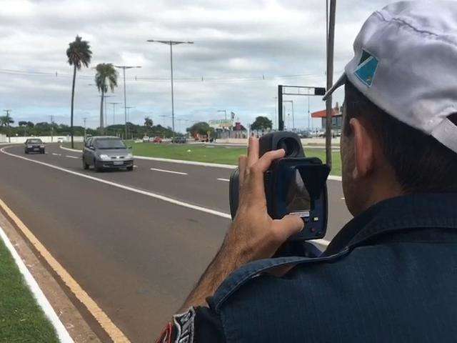 Radares m&oacute;veis voltam &agrave; ativa e flagram at&eacute; 92 km/h na Duque de Caxias