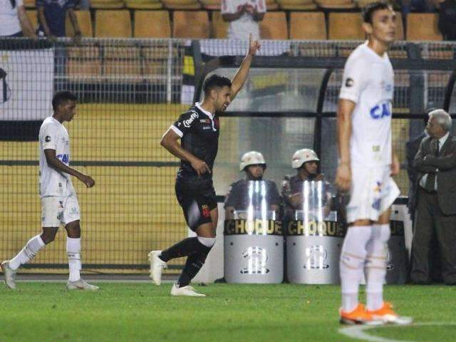 Santos sai na frente, mas Vasco deixa tudo igual em 1 a 1 no Pacaembu 