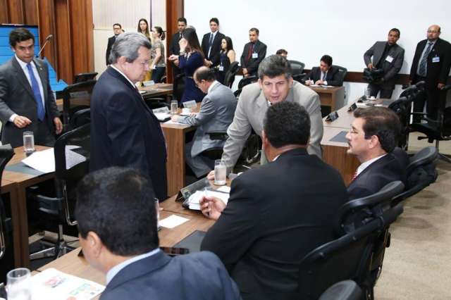 Deputados aprovam cria&ccedil;&atilde;o de emenda impositiva no or&ccedil;amento de 2016