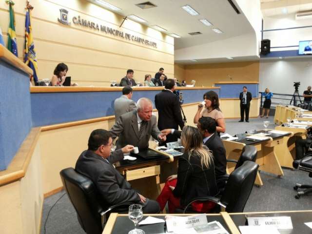 Vereadores apostam em a&ccedil;&atilde;o de Olarte contra discurso da oposi&ccedil;&atilde;o