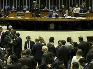 A Câmara dos Deputados faz sessão plenária extraordinária para analisar e votar a Proposta de Emenda à Constituição 282/2016 (Foto: Marcelo Camargo/Agência Brasil)