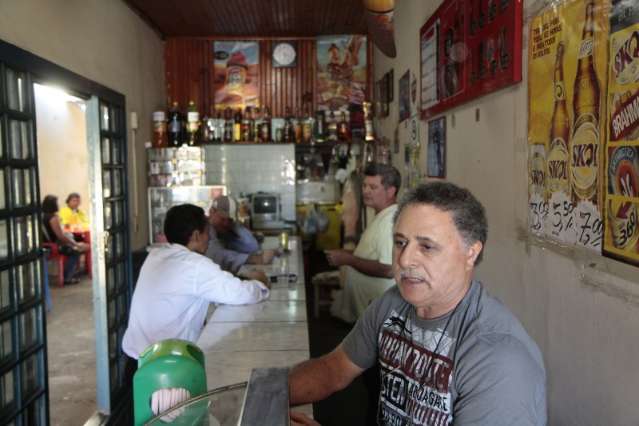 Bares com alma de boteco ainda vendem salsicha e ovo cozido em Campo Grande