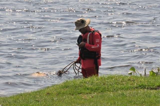 Barco &eacute; achado 21h ap&oacute;s naufr&aacute;gio e mais duas mortes s&atilde;o confirmadas
