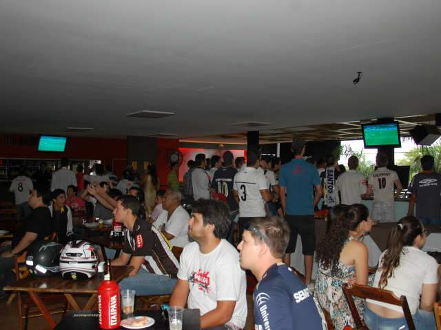  Torcedores do Santos ainda acreditam na vit&oacute;ria do clube brasileiro