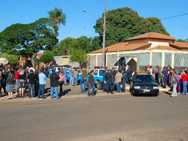  Bandido &eacute; morto por PM de folga e outro &eacute; preso ap&oacute;s fazer fam&iacute;lia ref&eacute;m