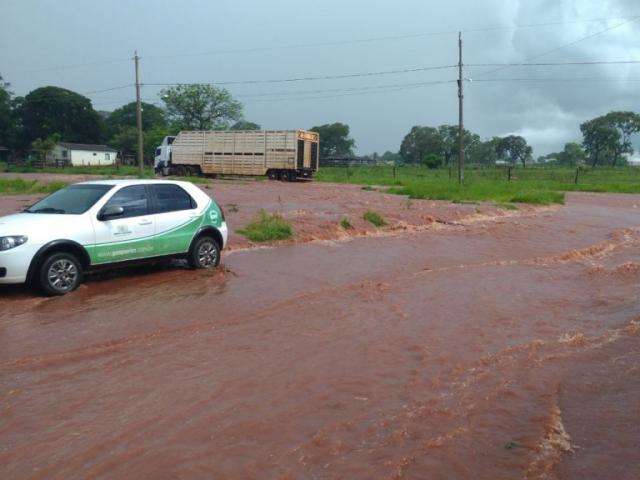 Temporal causa transtornos e alagamentos em 2 cidades do interior 