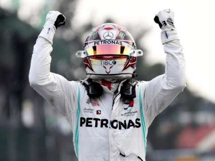 Hamilton vence GP do México, mas Bottas adia título do companheiro de equipe