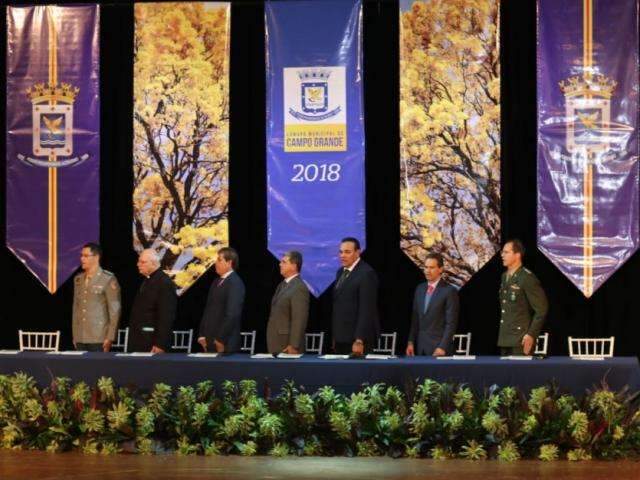 Em solenidade, c&acirc;mara concede 85 t&iacute;tulos de cidad&atilde;o campo-grandense 