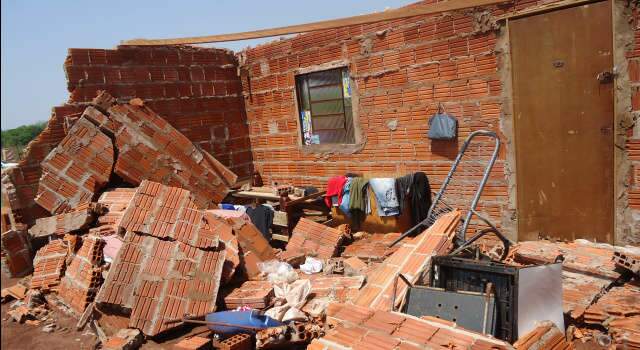  Tempestade provoca estragos em assentamento de Jaraguari