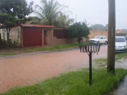  Moradores do Nova Campo Grande ainda sofrem com chuva forte