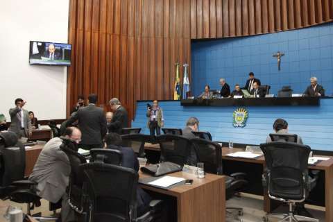 Deputados aprovam orçamento de R$ 13,9 bilhões, com 326 emendas 