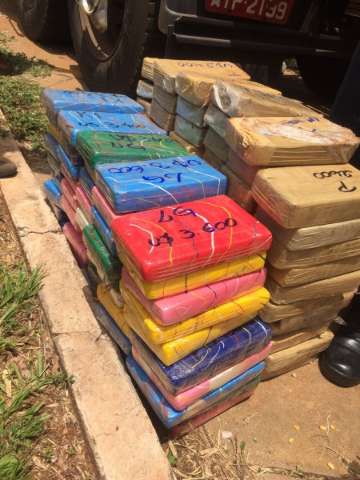 Pol&iacute;cia encontra tabletes de drogas em caminh&atilde;o carregado com milho