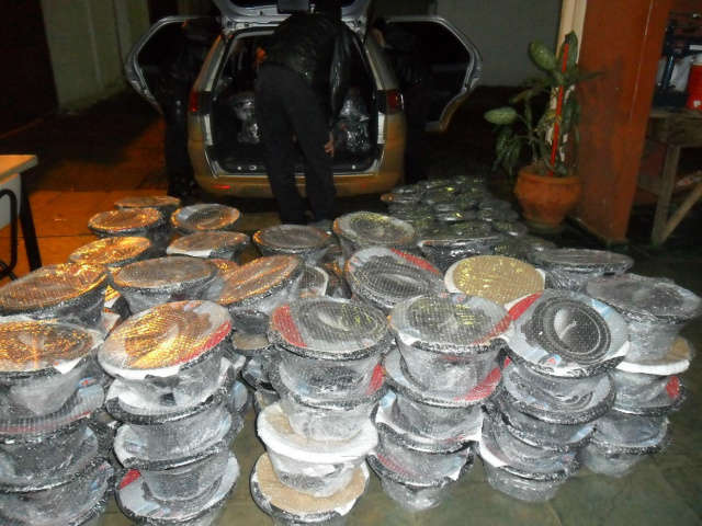 Pol&iacute;cia flagra carro com 170 alto-falantes contrabandeados