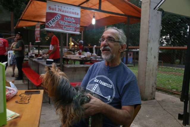 Vizinhos criam feirinha no Cidade Jardim, com caf&eacute; coado e bolos  caseiros 