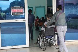 População busca atendimento na UPA Universitária, onde médicos não regularizaram atendimento. (Foto:Marcos Ermínio) 