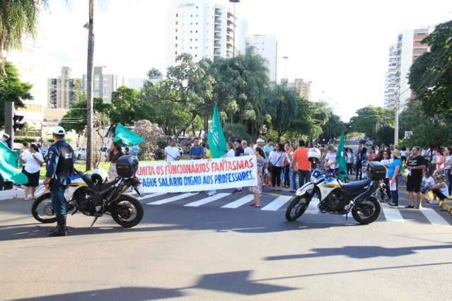 Prefeitura pede que professores &quot;respeitem a popula&ccedil;&atilde;o&quot; e voltem ao trabalho  
