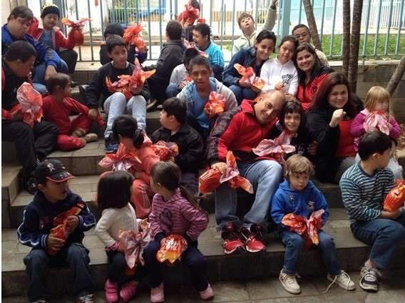 Torcida organizada do Flamengo realiza a&ccedil;&atilde;o social na Capital