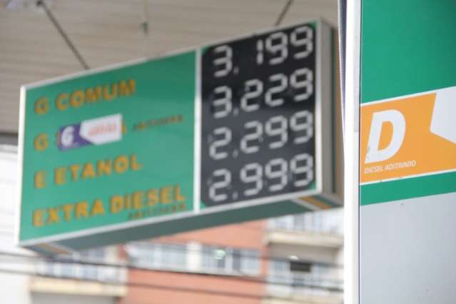 Aumento do diesel causa demiss&atilde;o de 10 mil trabalhadores do setor de transporte