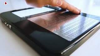 Deficientes visuais: tablet para traduzir webs ao braile