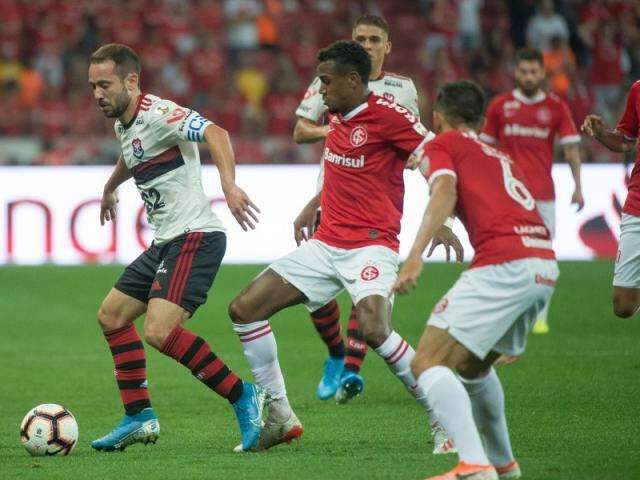 Flamengo empata em 1 a 1 com o Inter e vai &agrave; semifinal da Libertadores