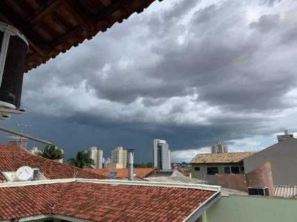 Céu nublado anuncia chuva para as próximas horas em Campo Grande