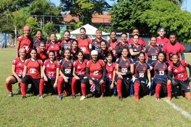 Time feminino de futebol americano faz &quot;vaquinha&quot; para competi&ccedil;&atilde;o