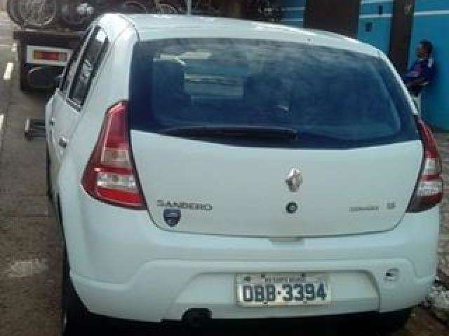 Motorista desaparecido ap&oacute;s corrida &eacute; achado desacordado dentro de carro