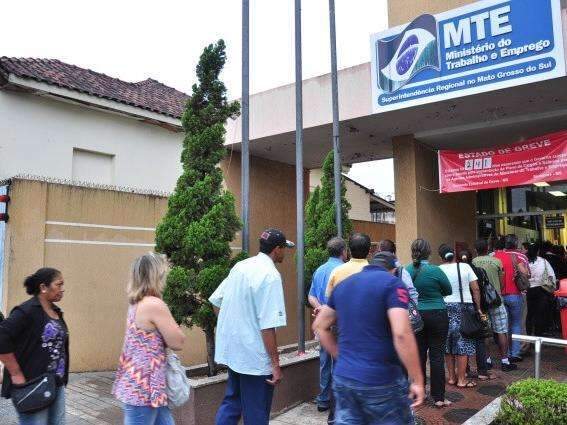 Desemprego cresce e atinge 12,6%; pa&iacute;s tem 13,1 milh&otilde;es de desempregados
