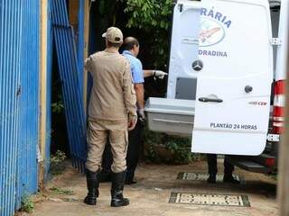 Vítima foi morta a facadas dentro de casa. (Foto: José Almir Portela/Nova News)