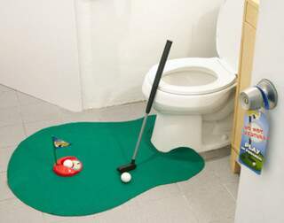 Golfe para o tempo passar no banheiro.
