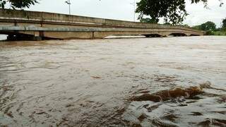 Ribeirinhos estão preocupados com possível enchente. (Foto: Angela Bezerra/ Edição de Notícias)