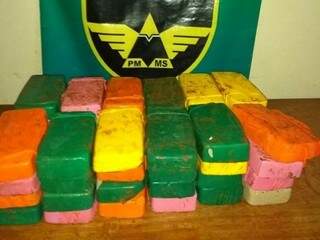 Tabletes de cocaína apreendidos (Foto: Divulgação/ PMRv)