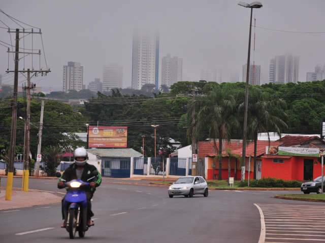 Dia das M&atilde;es amanhece com neblina em Campo Grande; previs&atilde;o aponta mais chuva