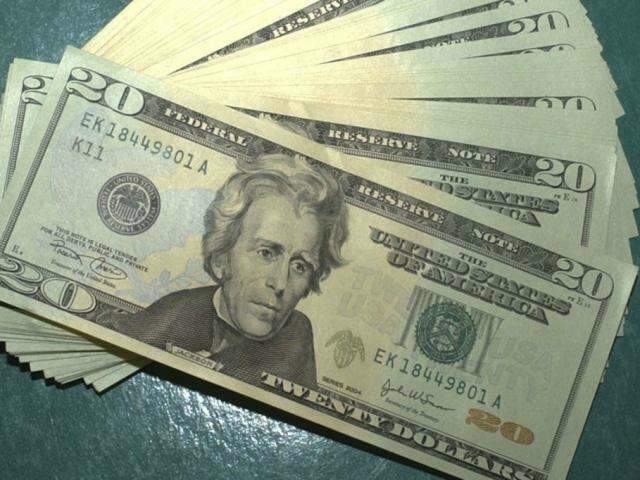 Apesar de interven&ccedil;&atilde;o do BC, d&oacute;lar volta a subir e encosta em R$ 4,26