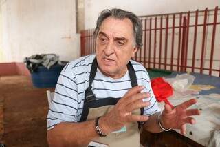 Antônio Braz é o assador oficial e falou sobre o preparo da carne (Foto: Paulo Francis)